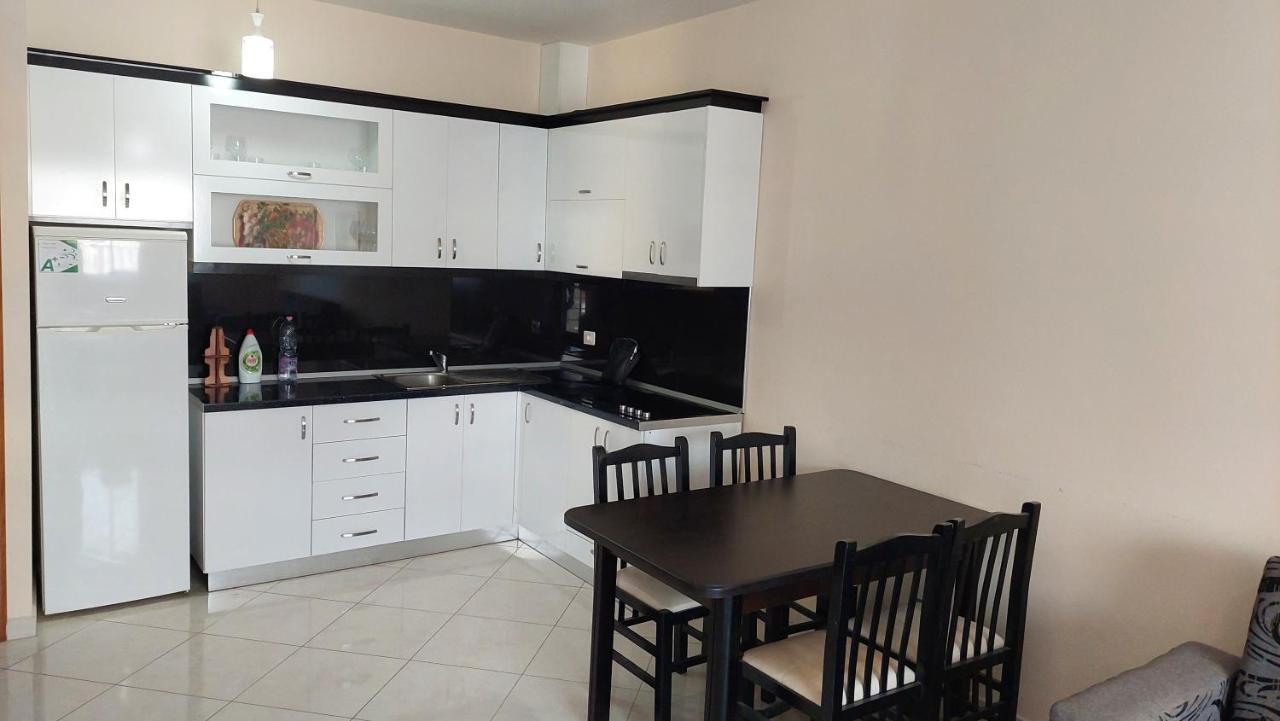 Sweetview 2-Bedroom Apartment With 3 Balcony Seaview Vlora Kültér fotó