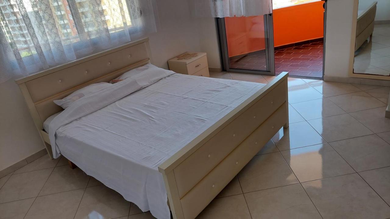 Sweetview 2-Bedroom Apartment With 3 Balcony Seaview Vlora Kültér fotó